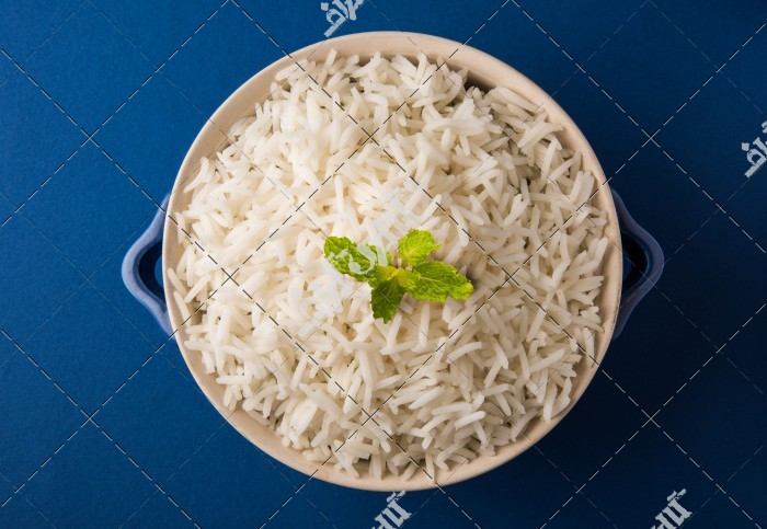 عکس برنج آبکشی شده در قابلمه