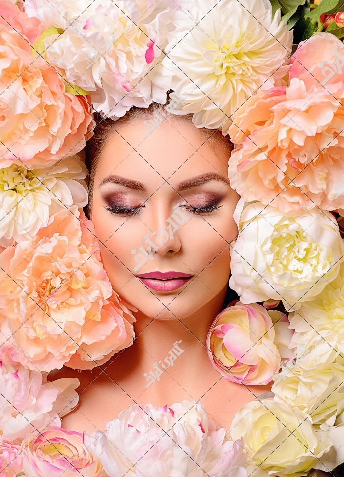 آرایش صورت مدل زن میان گل های رز