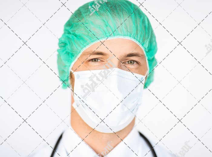 عکس دکتر با کلاه و ماسک پزشکی