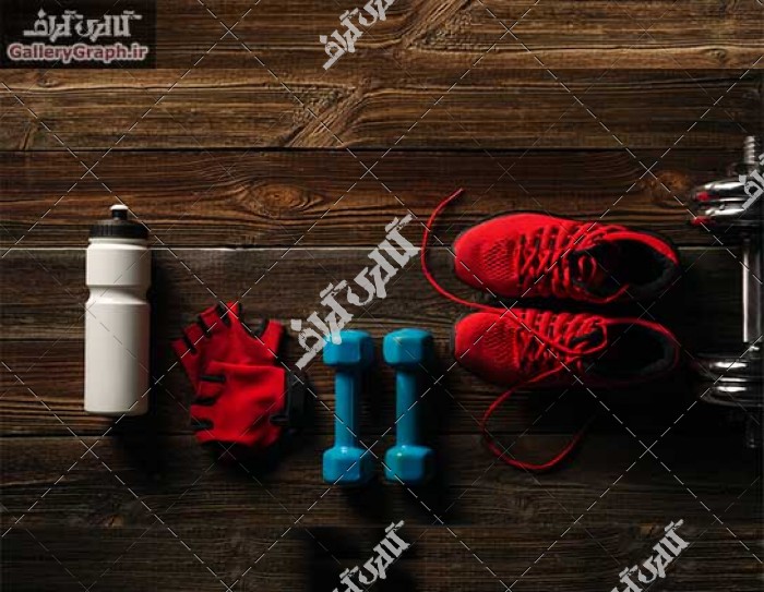 تصویر باکیفیت ست ورزشی،کفش،دمبل،دستکش،قمقمه