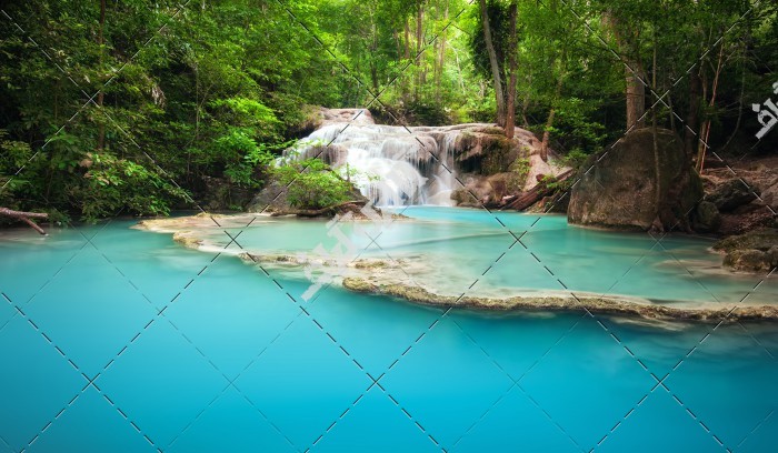 عکس منظره آبشار در جنگل