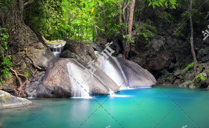 عکس منظره رویایی آبشار