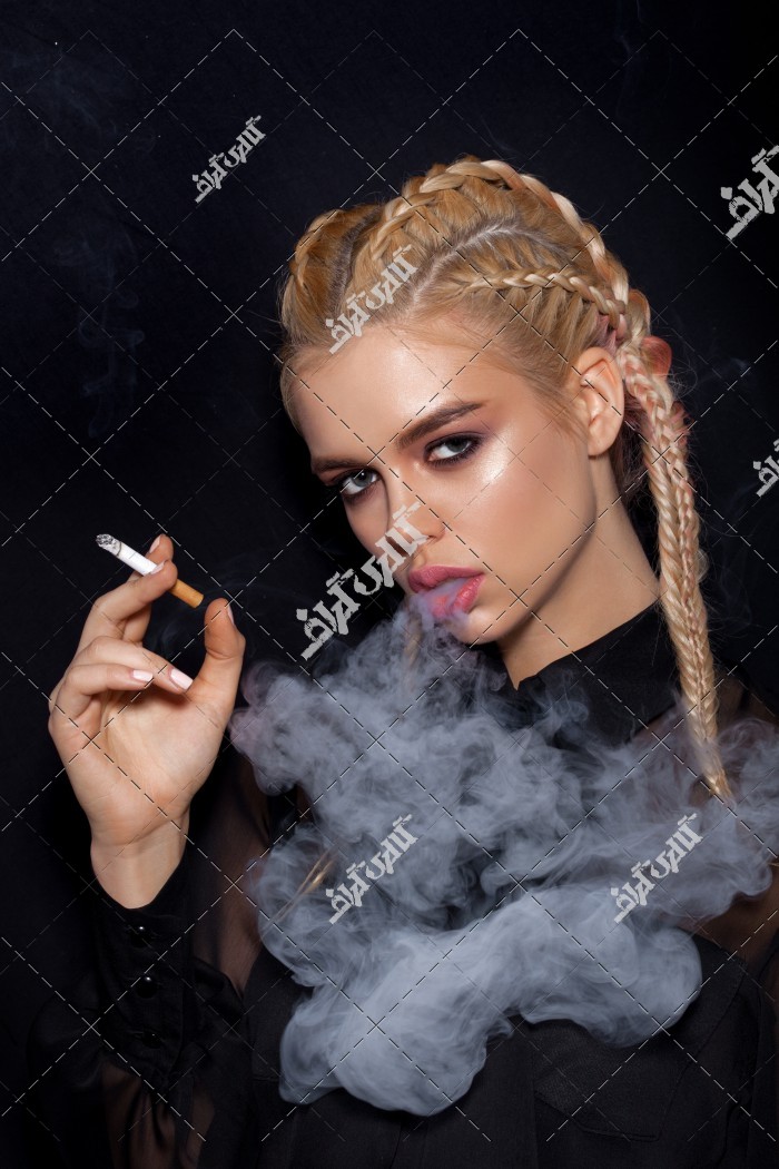 عکس مدل دختر با سیگار