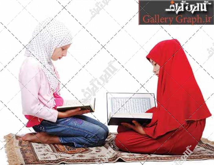 تصویر دختر مسلمان در حال خواندن قرآن