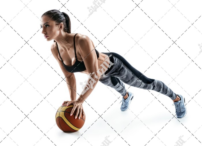 زن ورزشکار در حال اجرای حرکت ورزشی با توپ