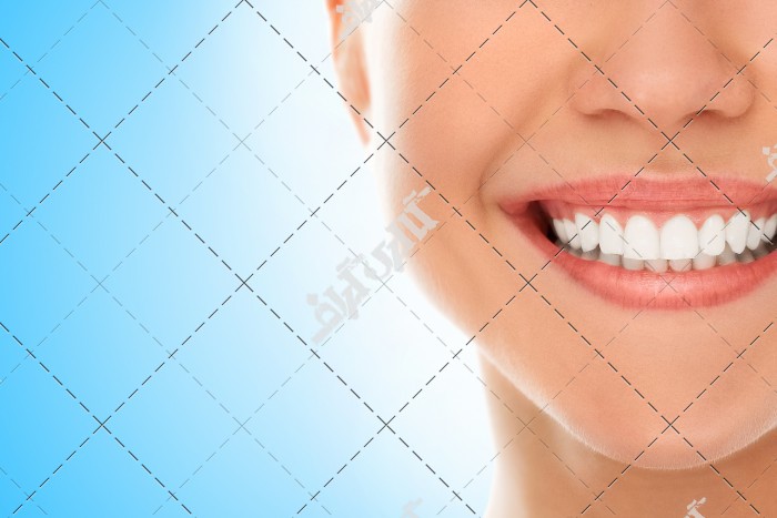 لبخند زیبا دندان زن جوان جهت تبلیغات دندانپزشکی