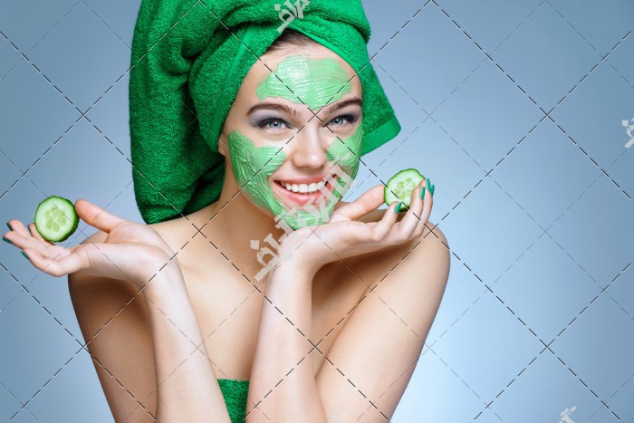 مدل تبلیغ ماسک صورت خیار سبز