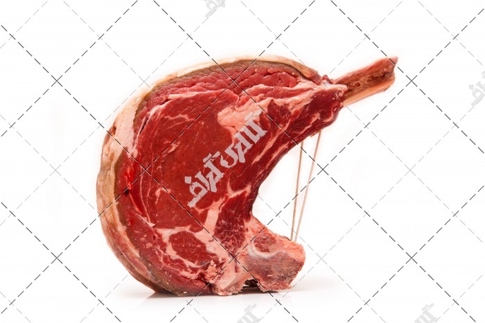 تصویر باکیفیت تکه بریده شده گوشت تازه گاو