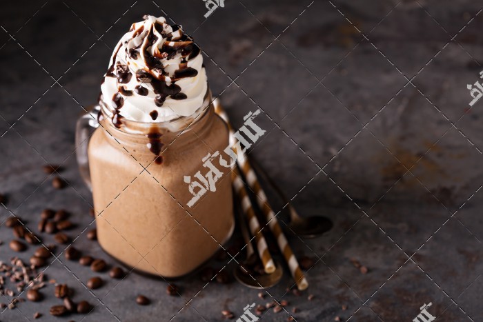 دانلود تصویر با کیفیت بستنی با  میلک شیک شکلاتی