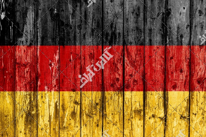 تصویر باکیفیت پرچم آلمان بر روی چوب
