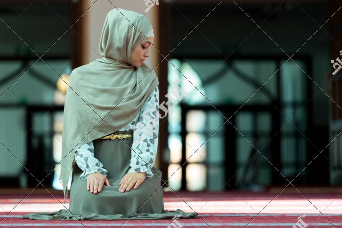 دانلود تصویر با کیفیت تبلیغ حجاب اسلامی در مدل زن زیبا
