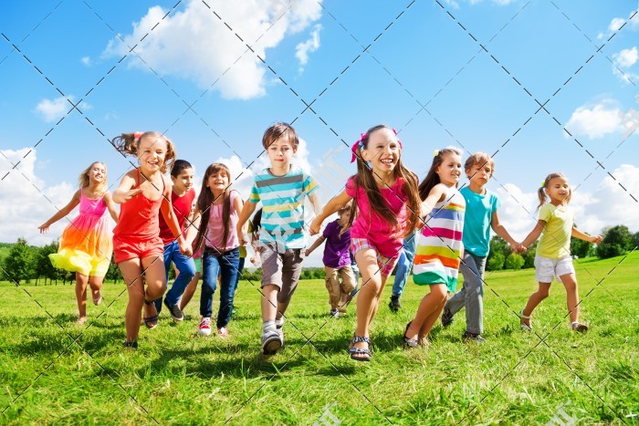 دانلود تصویر با کیفیت کودکان در حال دویدن
