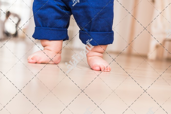دانلود تصویر استوک با کیفیت پاهای بچه