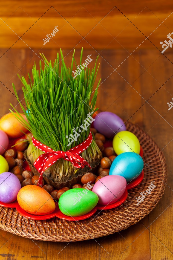 دانلود تصویر با کیفیت سبزه عید نوروز به همراه تخم مرغ رنگی