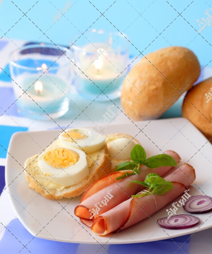 دانلود تصویر با کیفیت تخم مرغ و سوسیس صبحانه