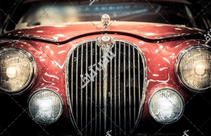 دانلود تصویر با کیفیت ماشین قرمز کلاسیک و قدیمی آستون هیلی