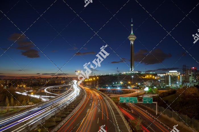 عکس برج میلاد و بزرگراه های تهران در شب