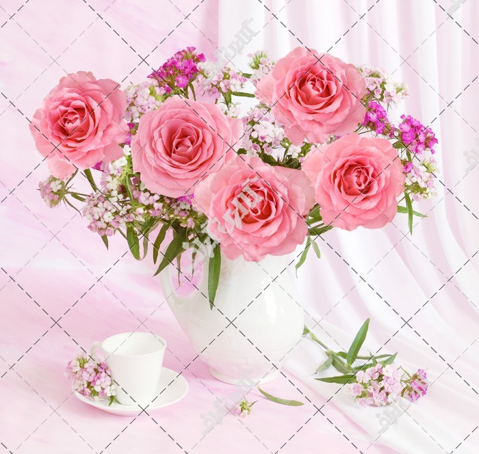 دسته گل رز صورتی در گلدان سفید