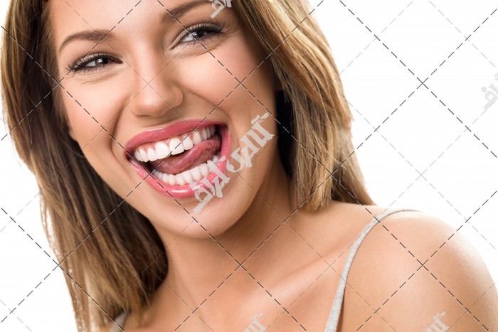 عکس مدل دختر جهت تبلیغ دندان سفید