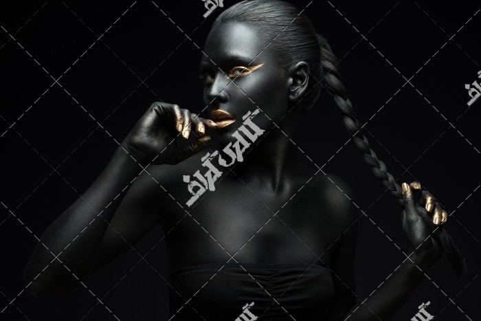 مدل زن سیاه پوست ژست عکاسی